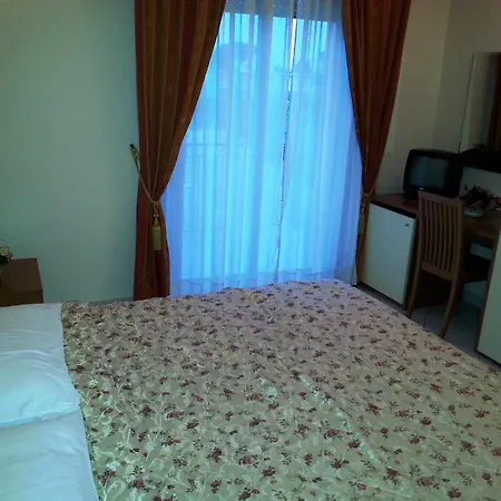 Hotel Happy Days