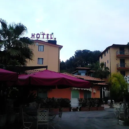 Hotel Happy Days 3*