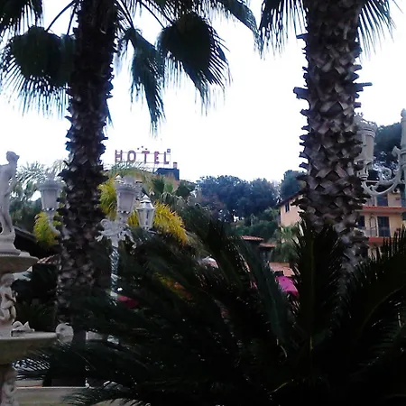 Happy Days Hotel 3*