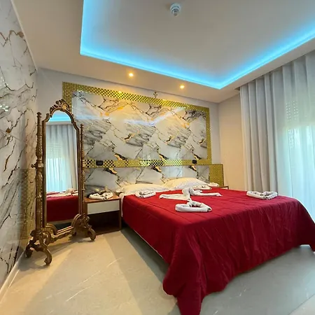 Hotel Happy Days