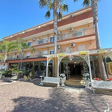 Happy Days Hotel 3*