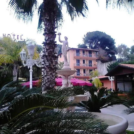 Hotel Happy Days