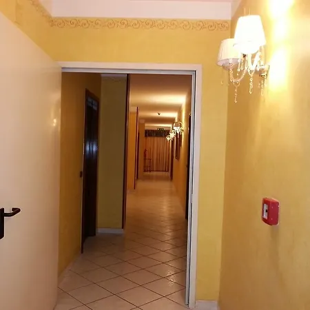 Hotel Happy Days