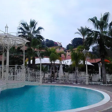Hotel Happy Days